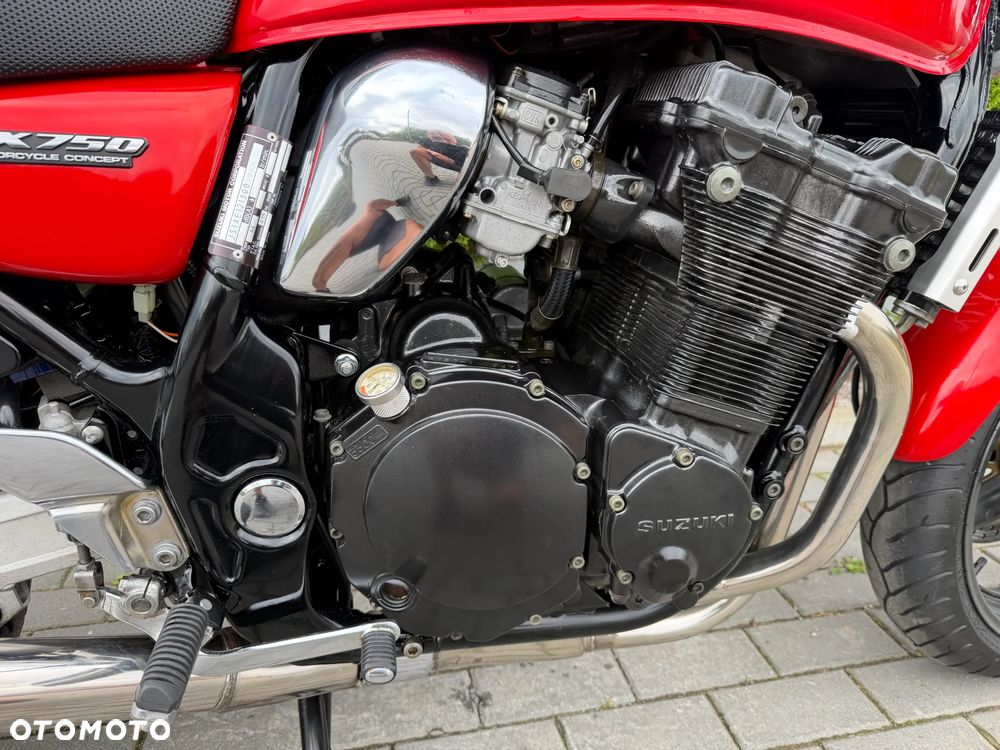 Suzuki GSX - 23