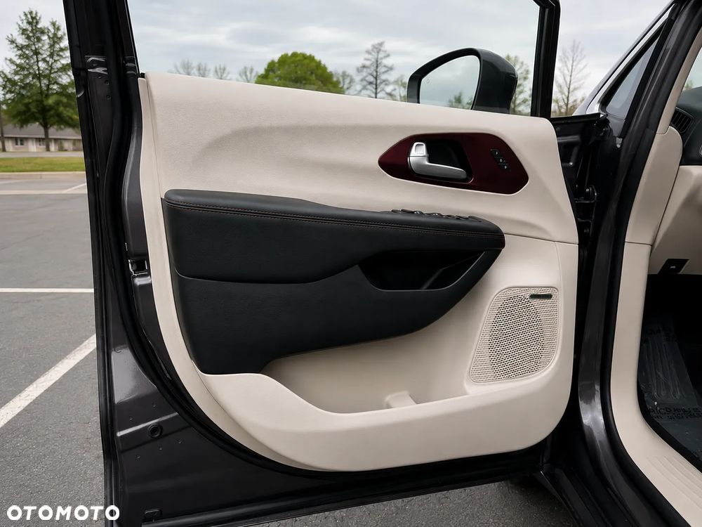 Chrysler Pacifica - 9