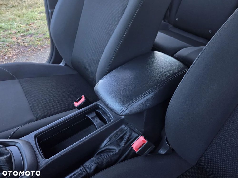 Ford Focus 1.6 SYNC Edition - 16