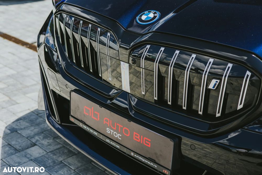 BMW i5 - 5
