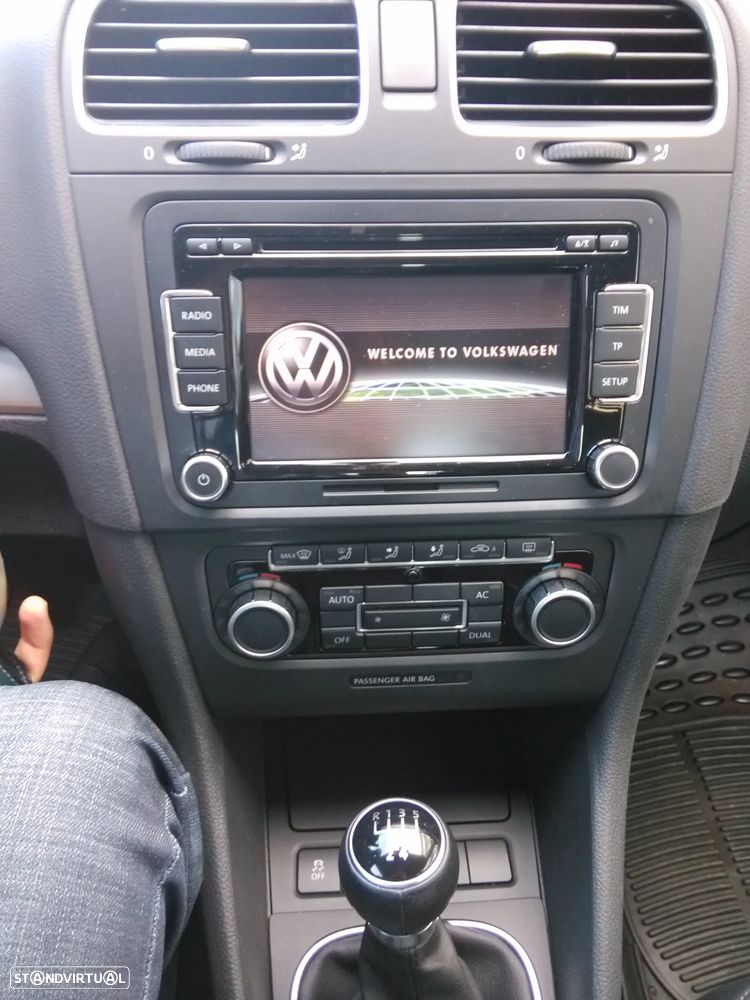 VW Golf 1.6 TDi Highline - 9