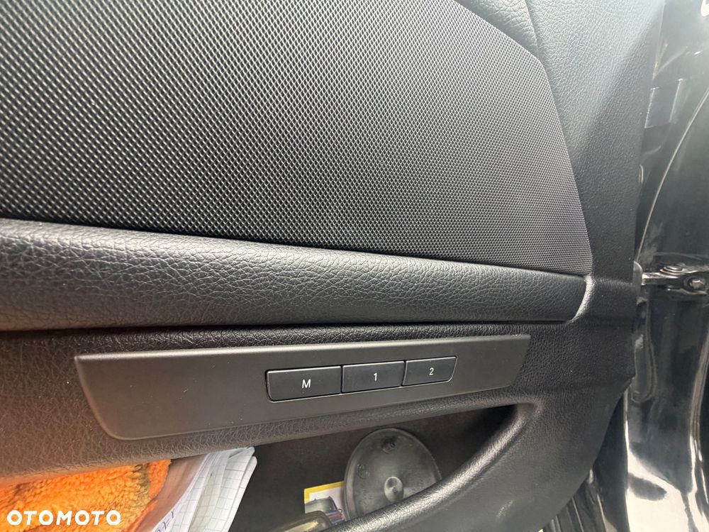 BMW Seria 5 535i Sport-Aut - 12