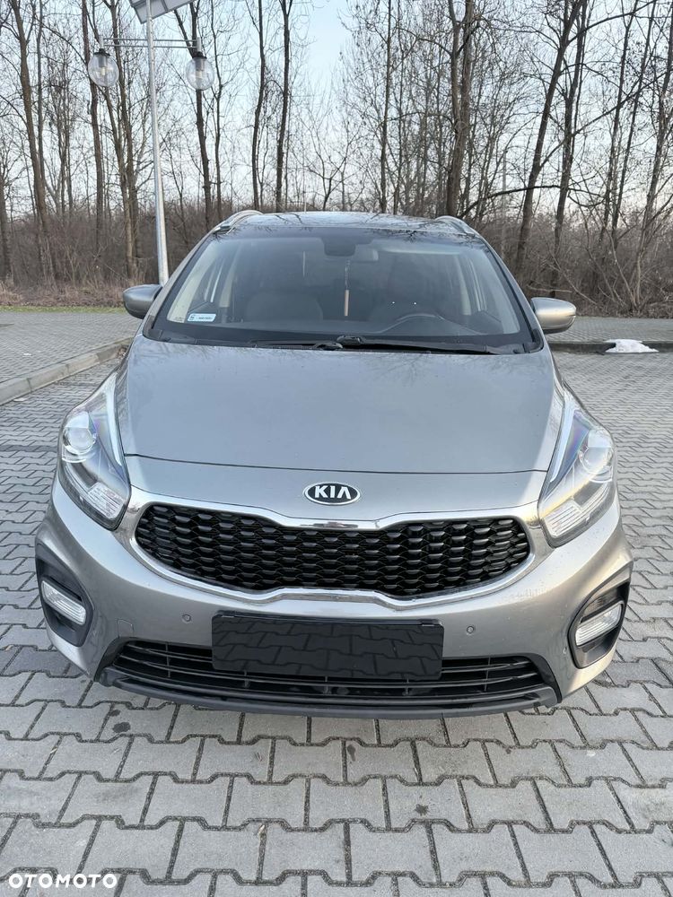 Kia Carens - 13