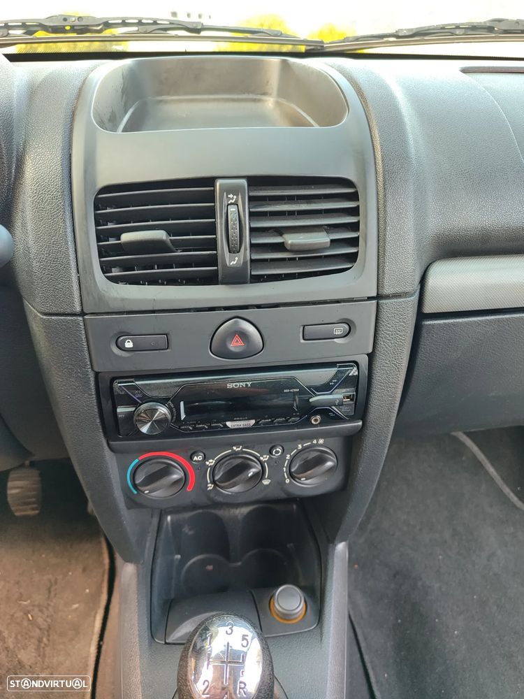 Renault Clio 1.5 dCi Dynamique - 8