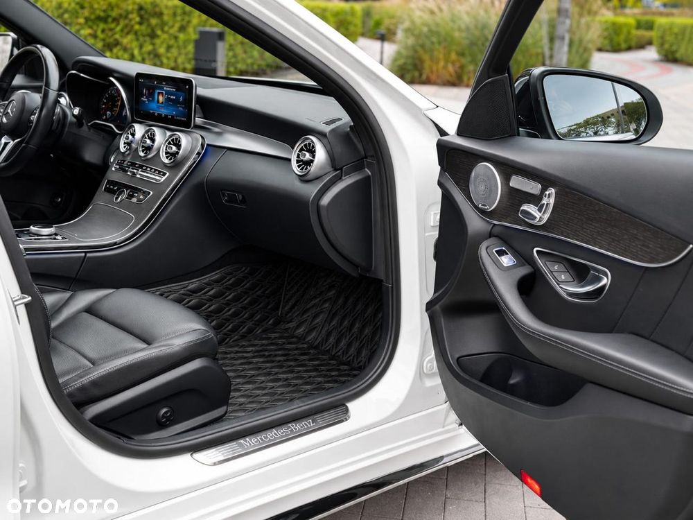 Mercedes-Benz Klasa C 300 9G-TRONIC AMG Line - 8