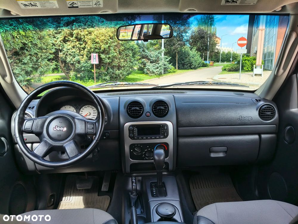 Jeep Cherokee - 30