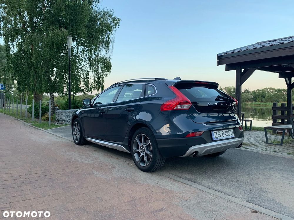 Volvo V40 Cross Country T3 Drive-E Ocean Race - 3