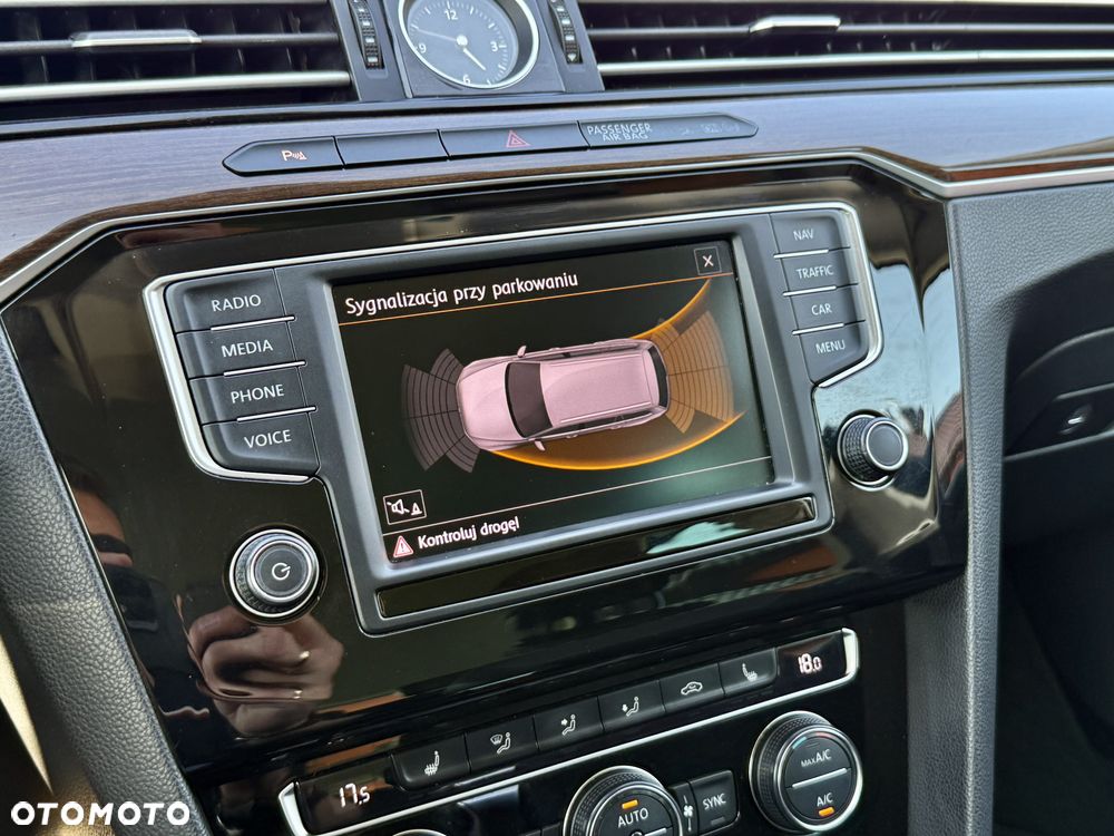 Volkswagen Passat - 15