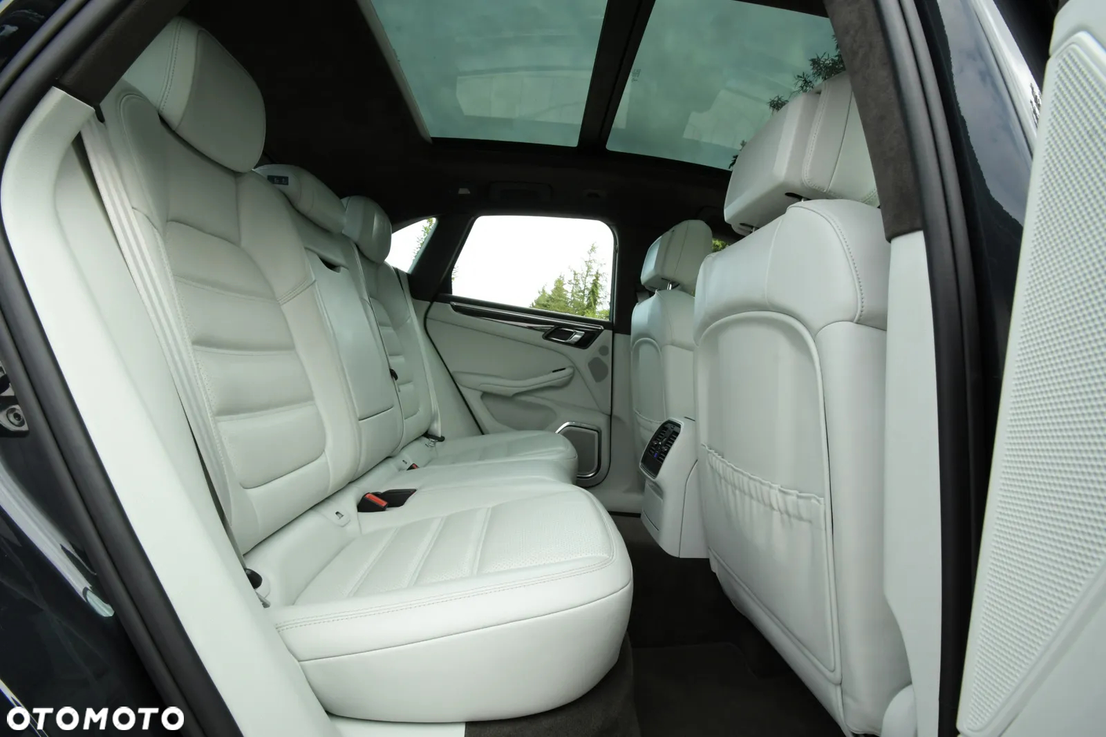 Porsche Macan Turbo - 33