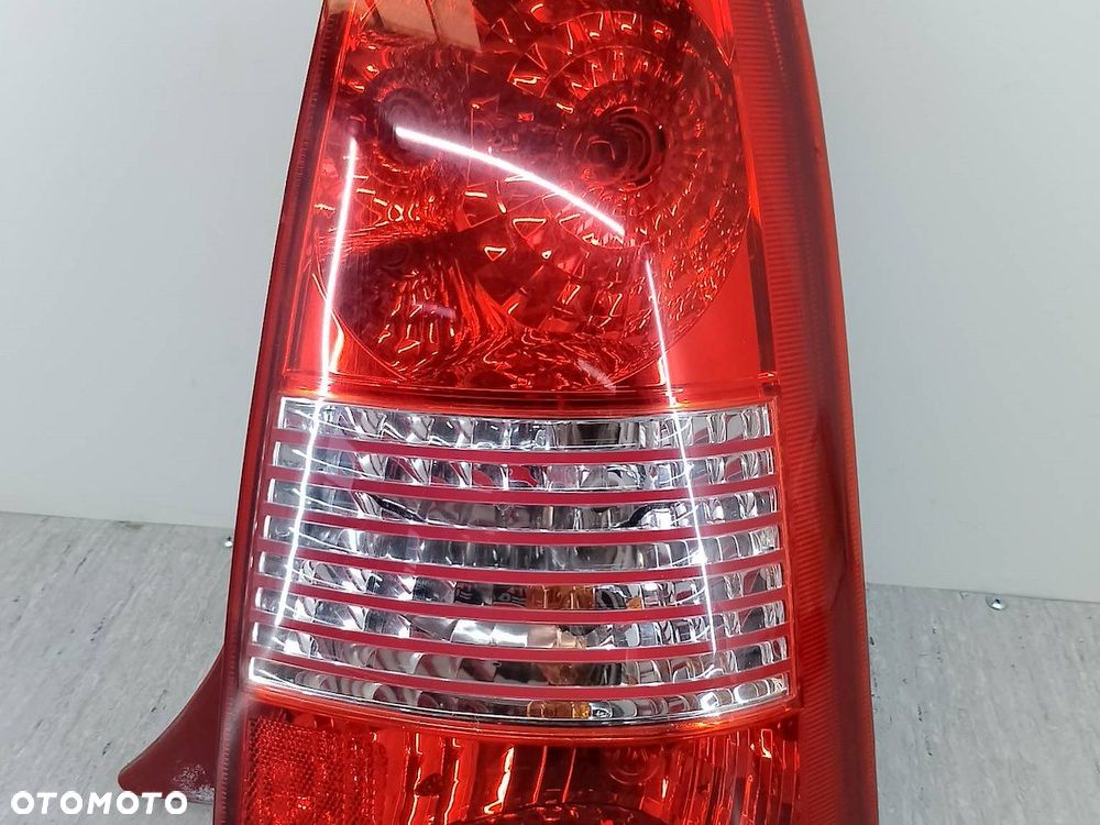 LAMPA TYLNA PRAWA KIA PICANTO I 92402-070 HATCHBACK - 1