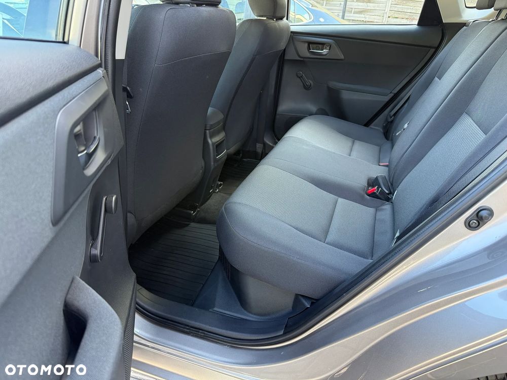 Toyota Auris - 13