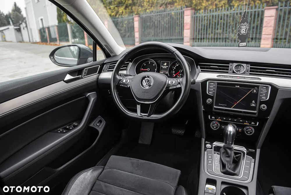 Volkswagen Passat 2.0 TDI SCR 4Motion DSG Highline - 24