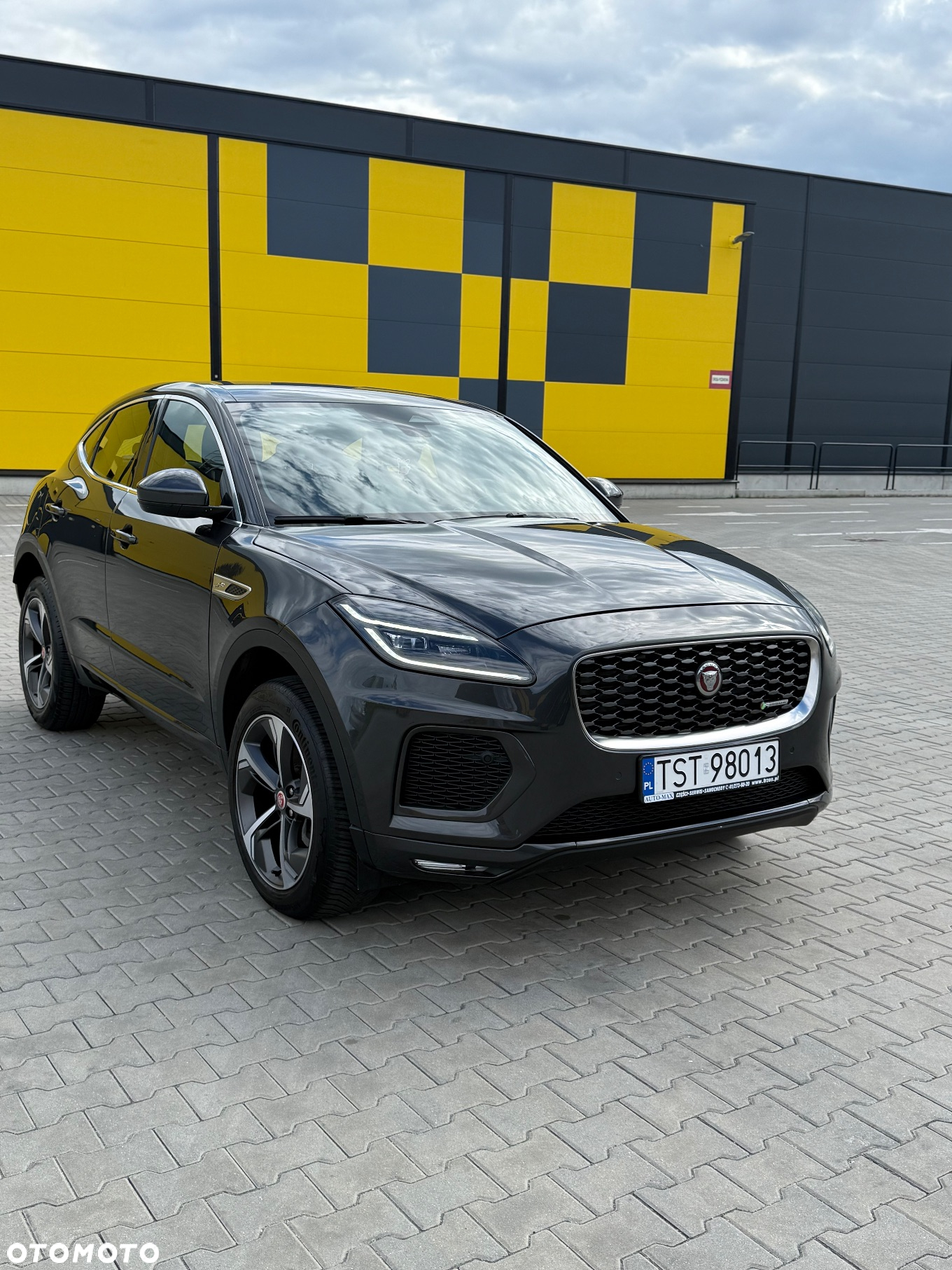 Jaguar E-Pace P200 AWD R-Dynamic SE - 3