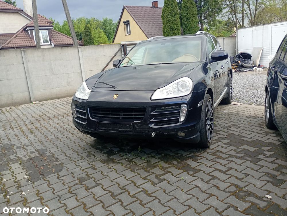 Porsche Cayenne - 1