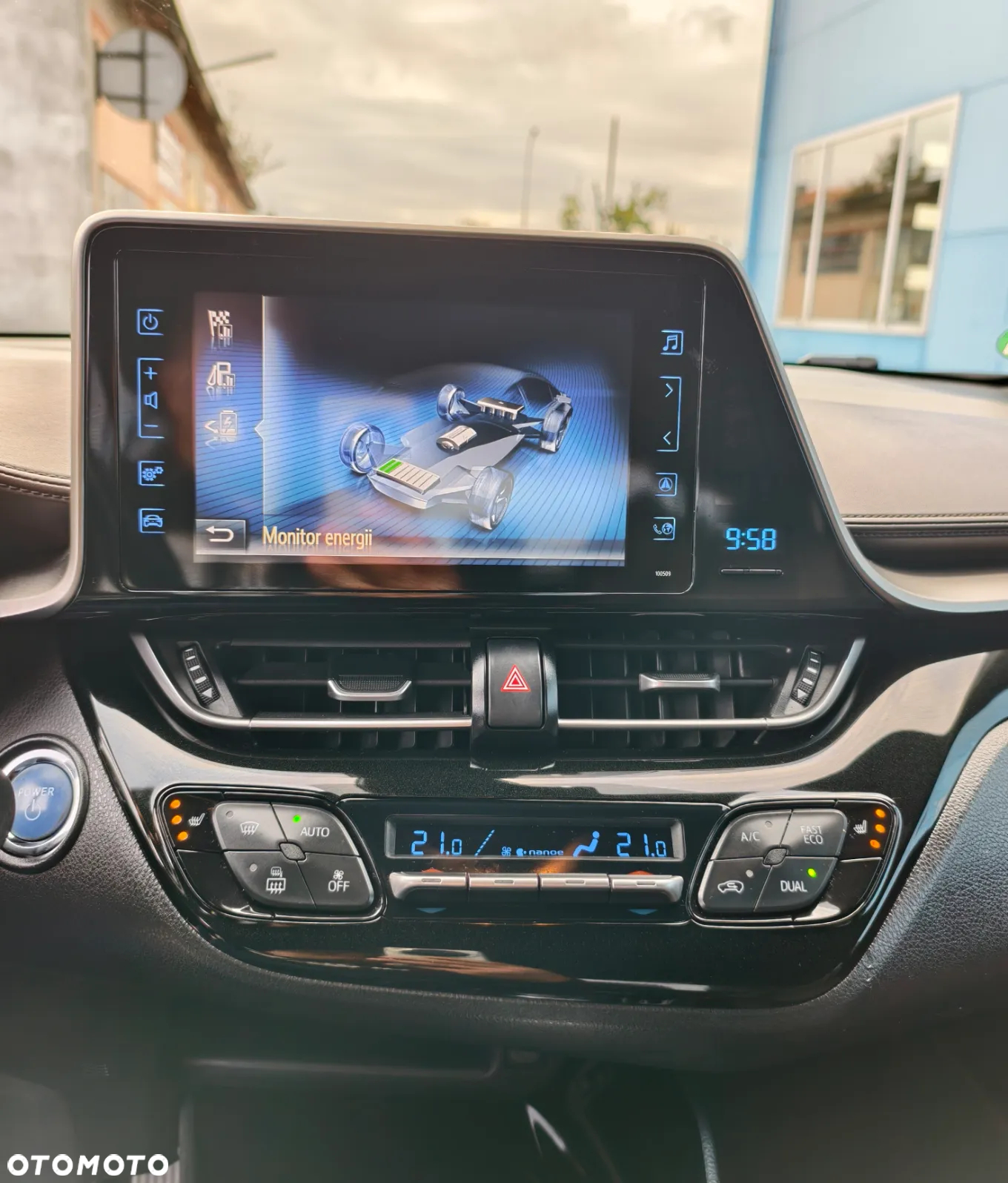 Toyota C-HR Hybrid Lounge - 21