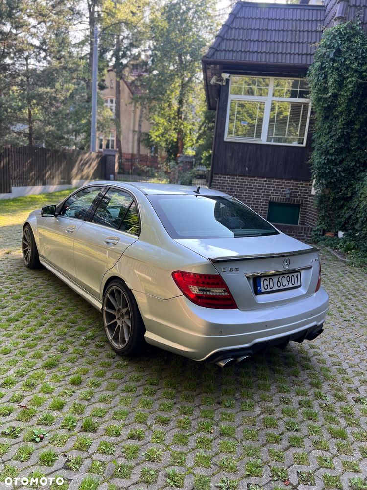 Mercedes-Benz Klasa C 63 AMG - 4