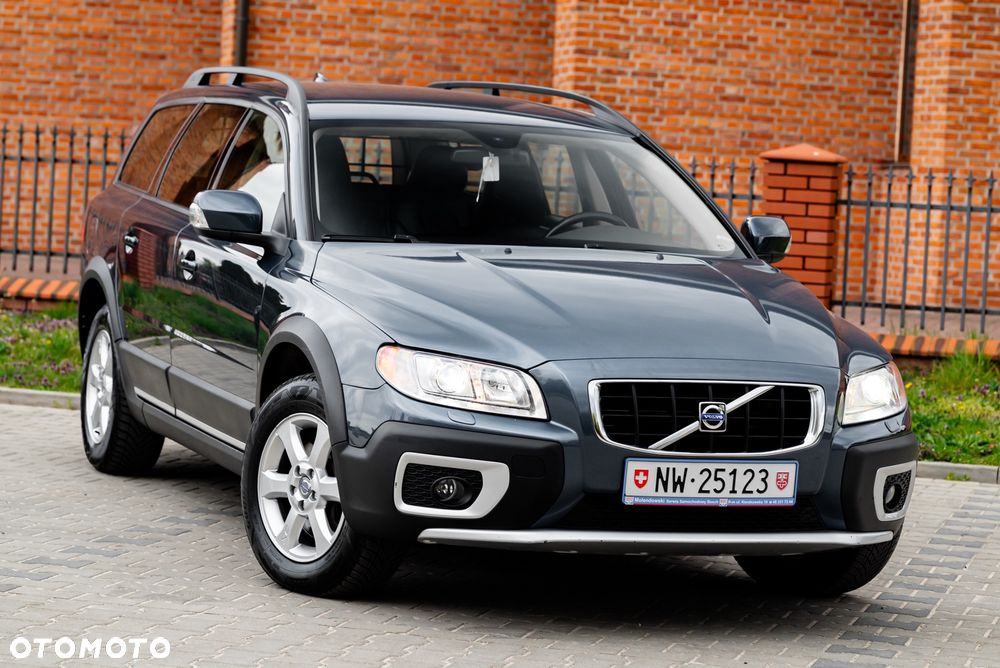 Volvo XC 70 D5 AWD Momentum - 1
