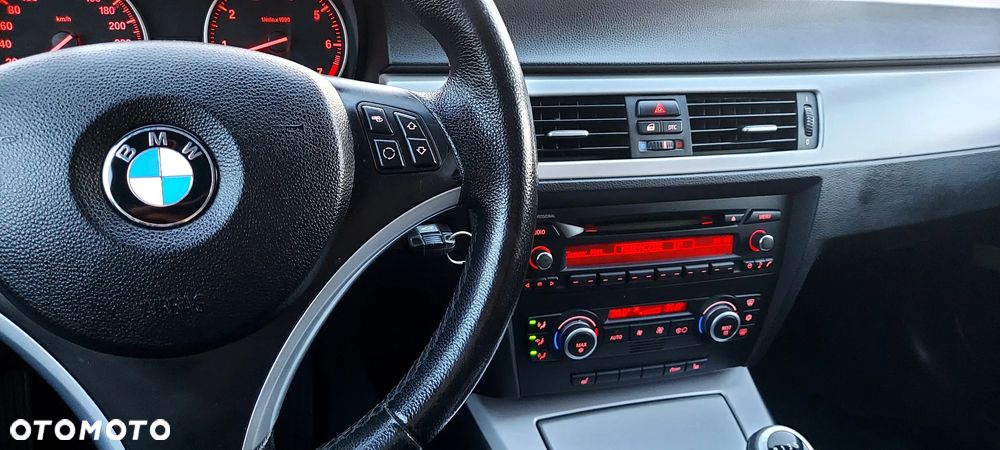 BMW Seria 3 318i Edition Exclusive - 36