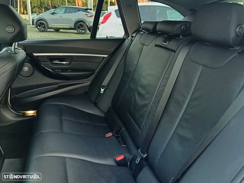 BMW 318 d Line Sport - 11