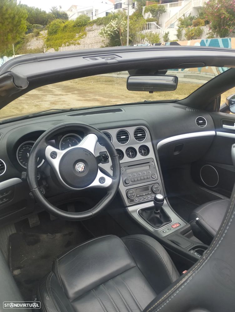 Alfa Romeo Spider 2.4 JTDM - 12