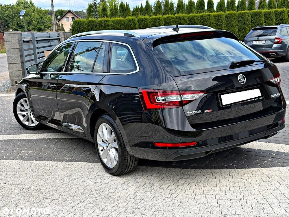 Skoda Superb 2.0 TDI Premium Edition - 11