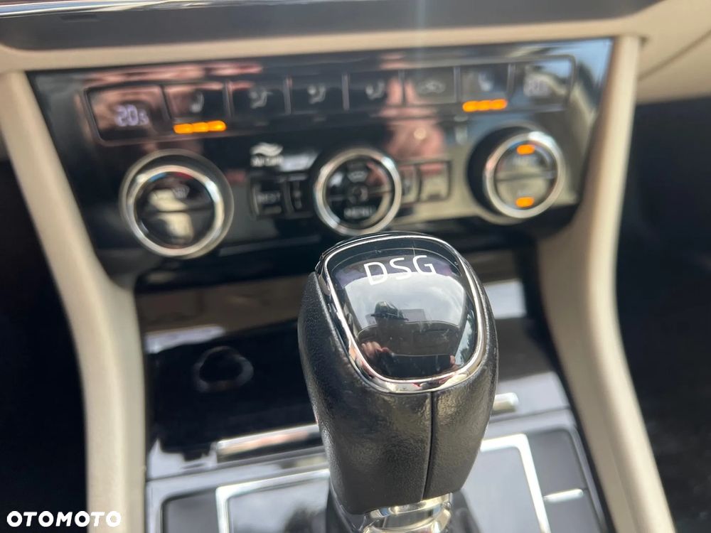 Skoda Superb 2.0 TDI DSG Premium Edition - 22