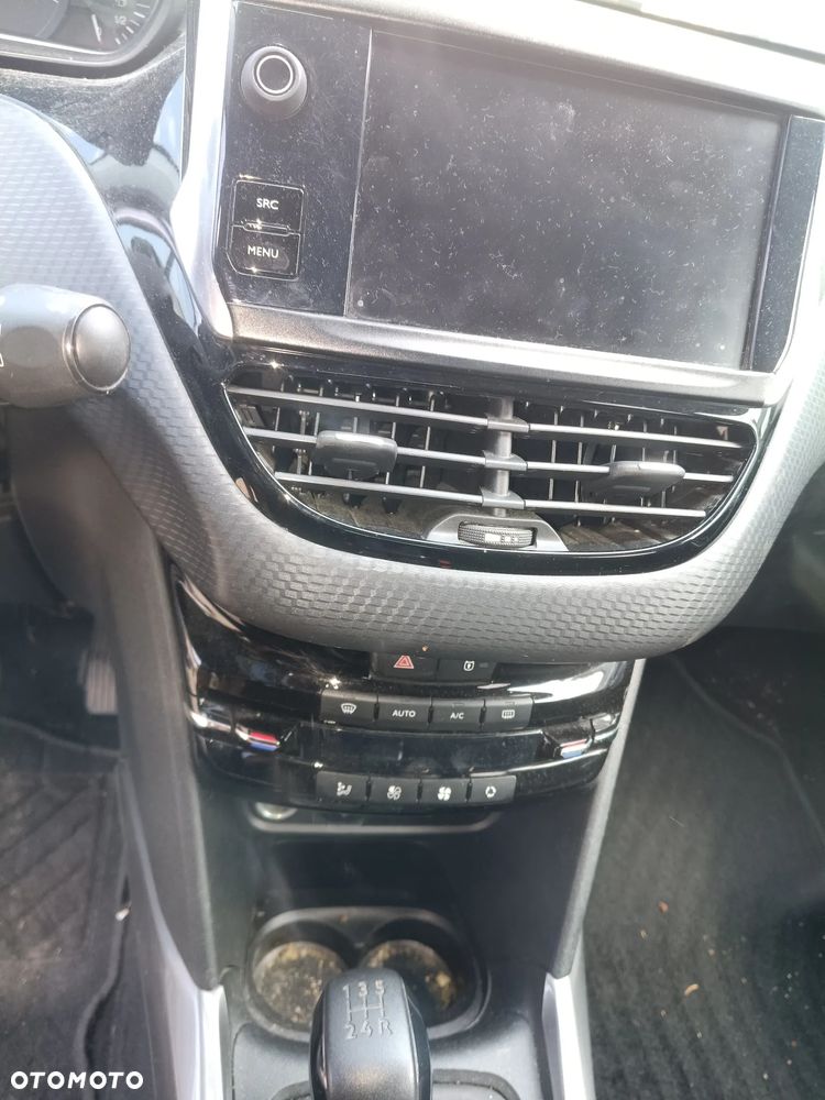 Peugeot 2008 BlueHDi 100 STOP & START Style - 4