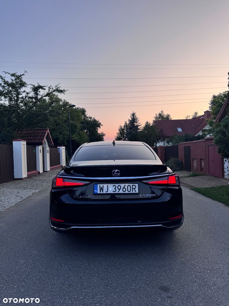 Lexus ES 300h Business Edition - 6