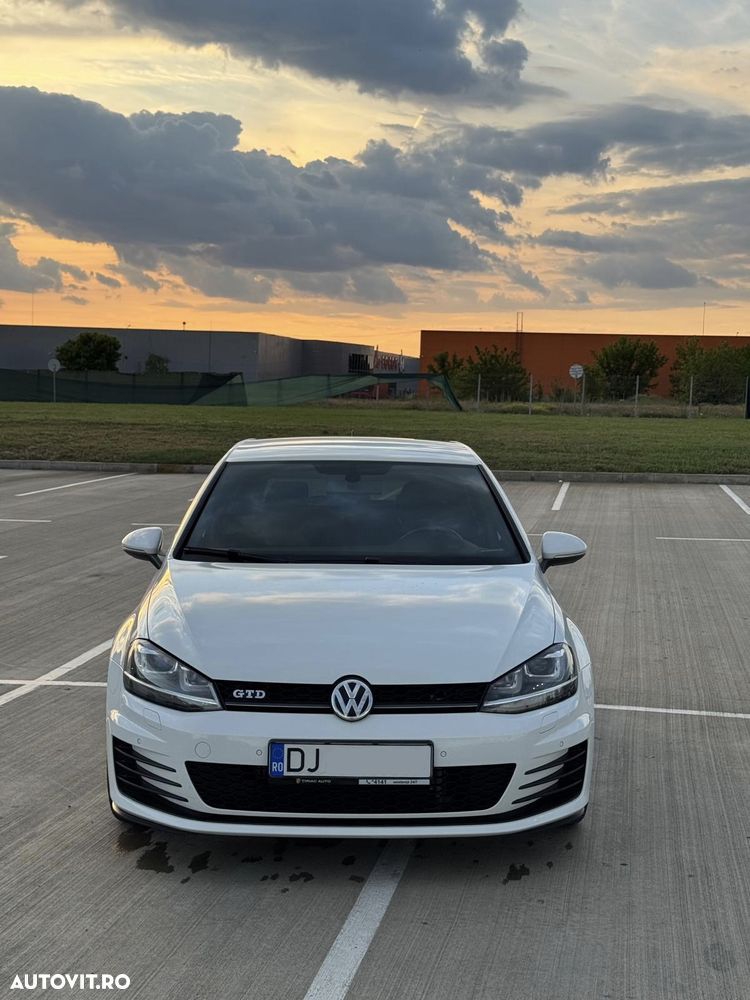 Volkswagen Golf - 1
