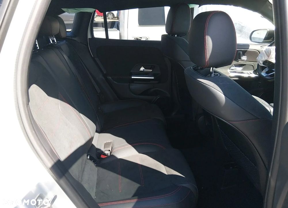 Mercedes-Benz GLA 250 8G-DCT AMG Line - 9