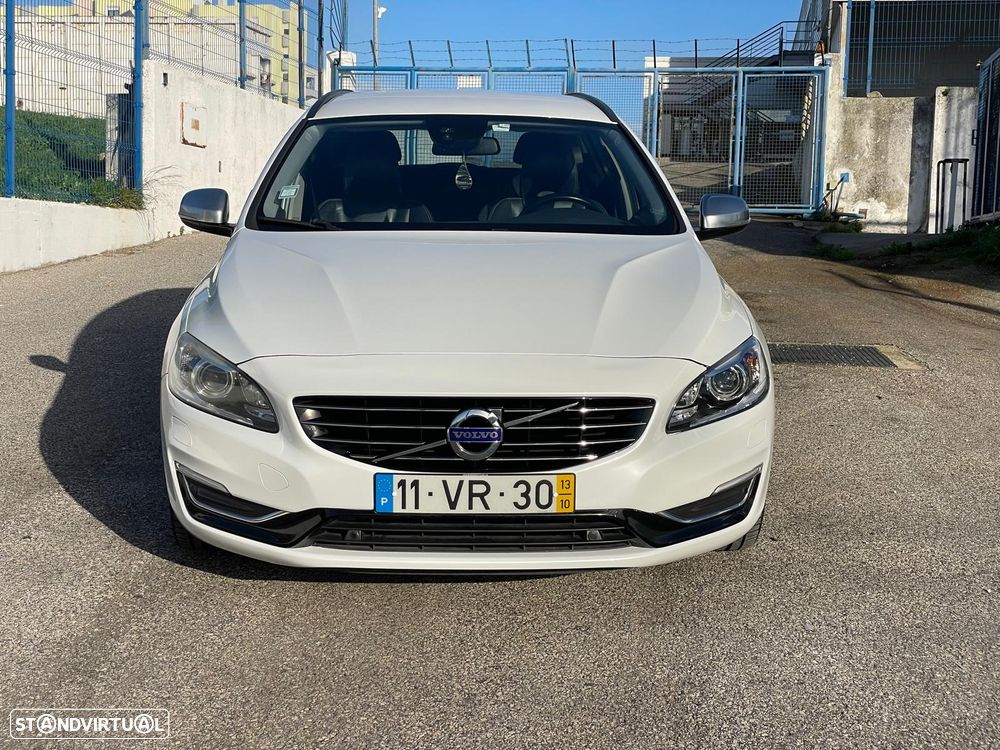 Volvo V60 D6 Twin Engine Geartronic Momentum — fotografia 6