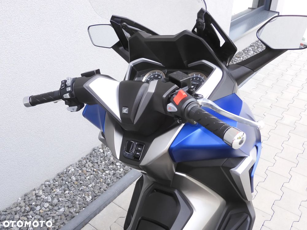 Honda NSS - 11