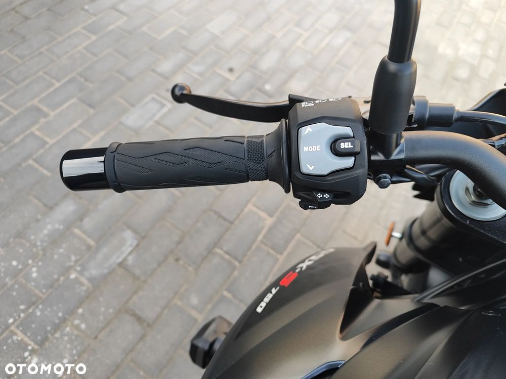Suzuki GSX - 27