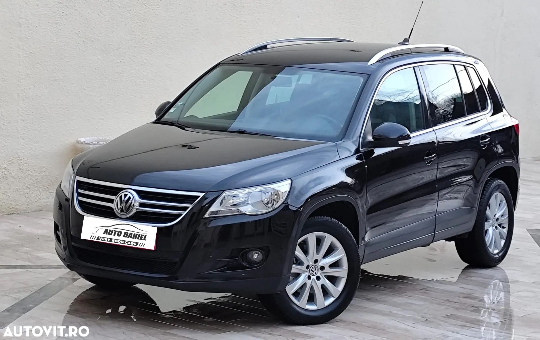Volkswagen Tiguan - 1