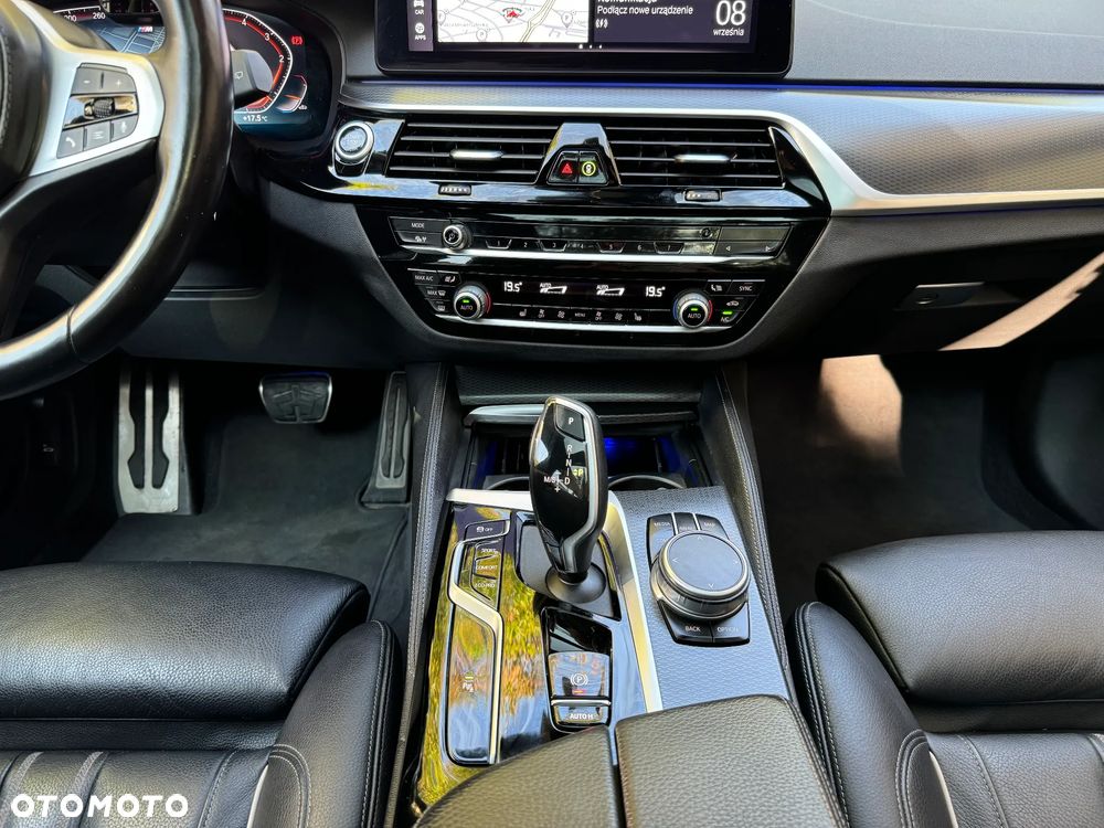 BMW Seria 5 518d mHEV - 11