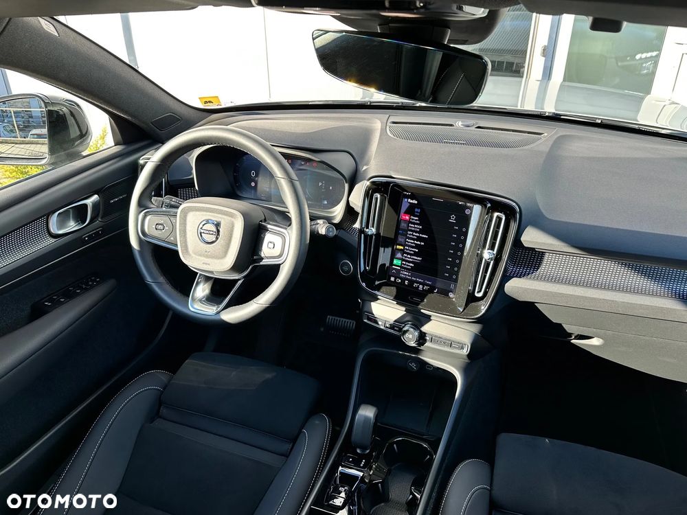 Volvo XC 40 B3 Plus Dark - 11