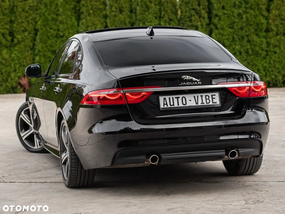 Jaguar XF P250 R-Dynamic BLACK - 8