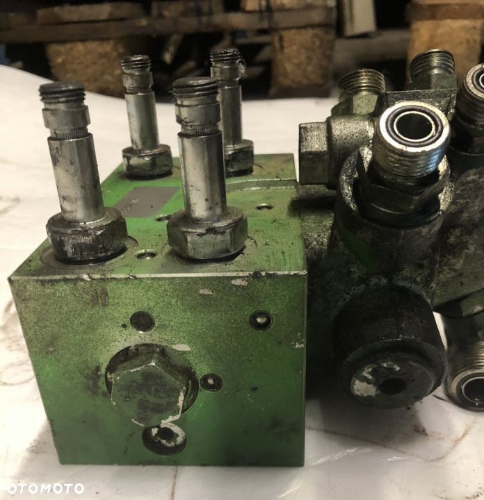 John Deere-rodzielacz TLS 205562 - 1