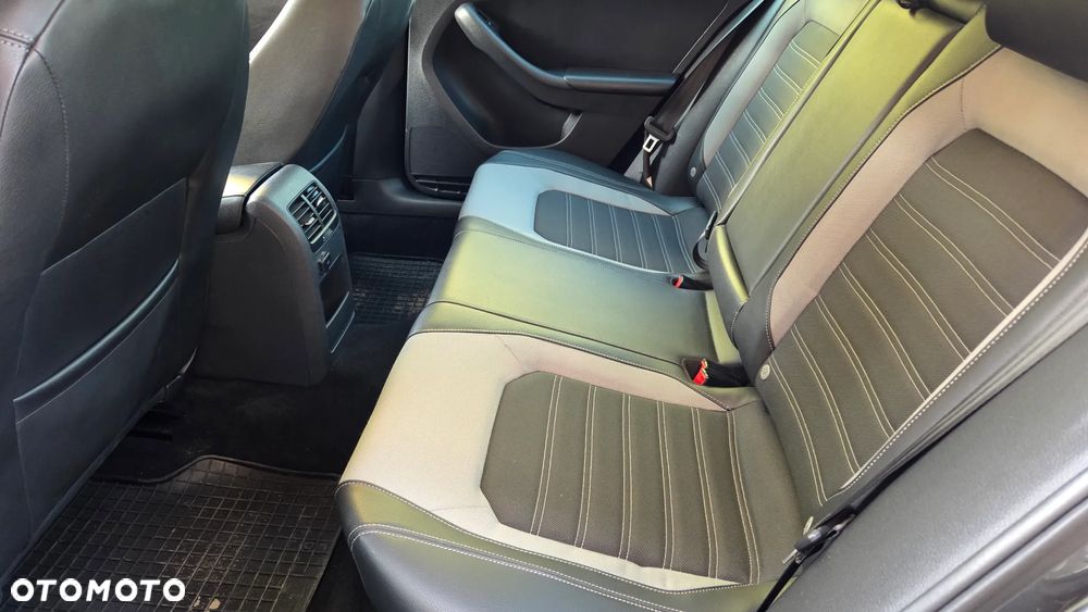 Volkswagen Jetta - 11