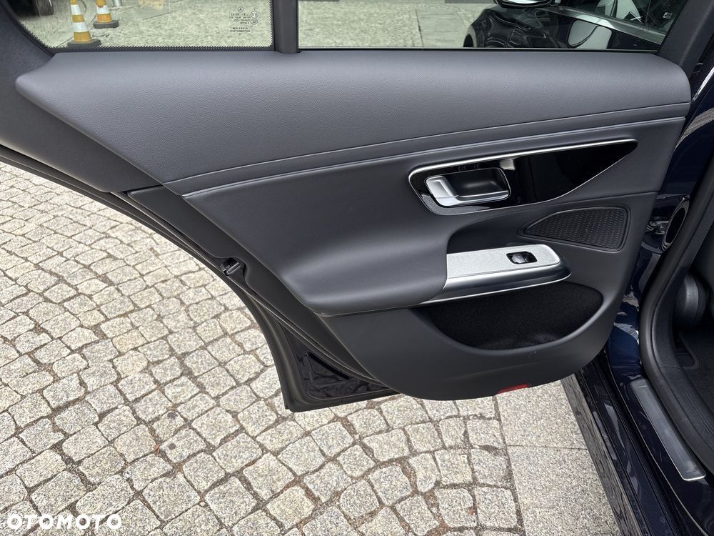 Mercedes-Benz Klasa E 220 d mHEV 4-Matic Avantgarde 9G-Tronic - 11