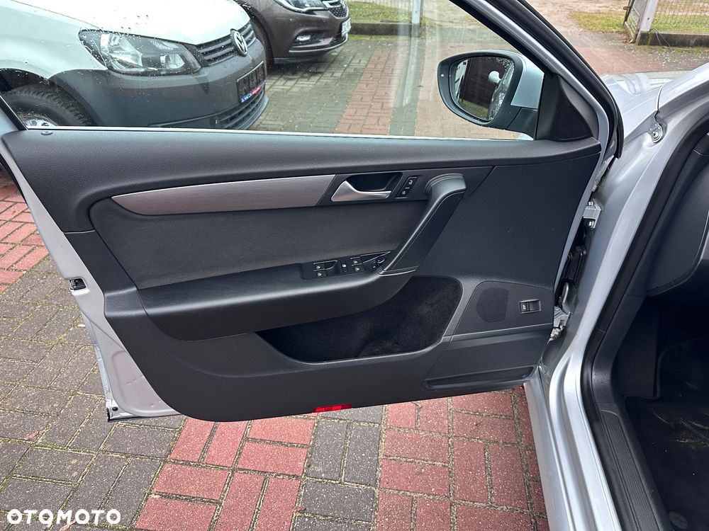 Volkswagen Passat - 16