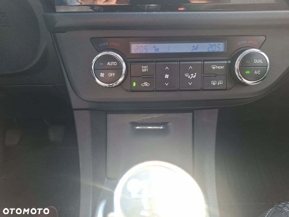 Toyota Corolla 1.6 Premium - 12
