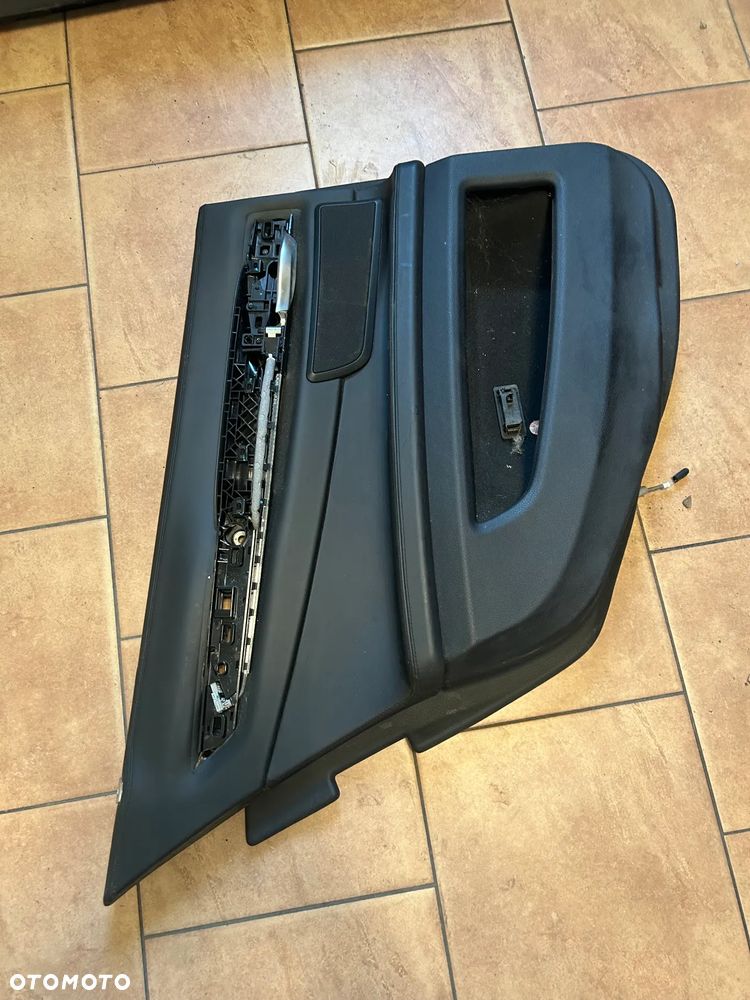 BOCZEK TAPICERKA DRZWI LEWY TYŁ BMW F01