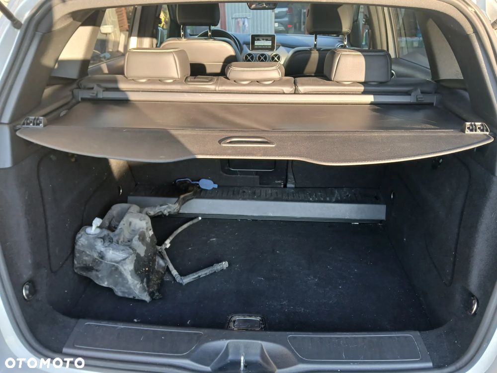 Mercedes-Benz Klasa B 180 d Edition - 16