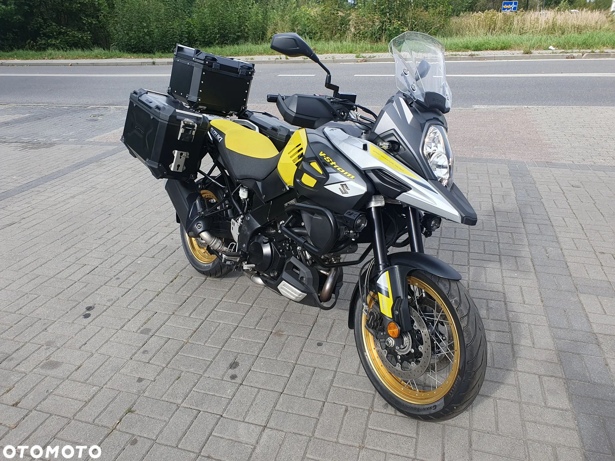 Suzuki V-STROM - 1