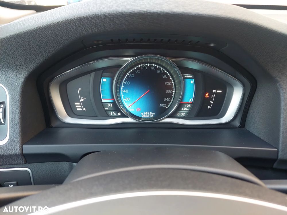 Volvo V60 D6 Plug-In-Hybrid AWD Geartronic Summum - 11