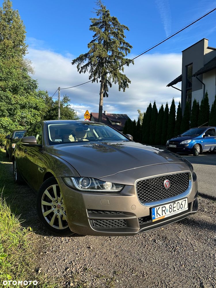 Jaguar XE 2.0 T Prestige - 6