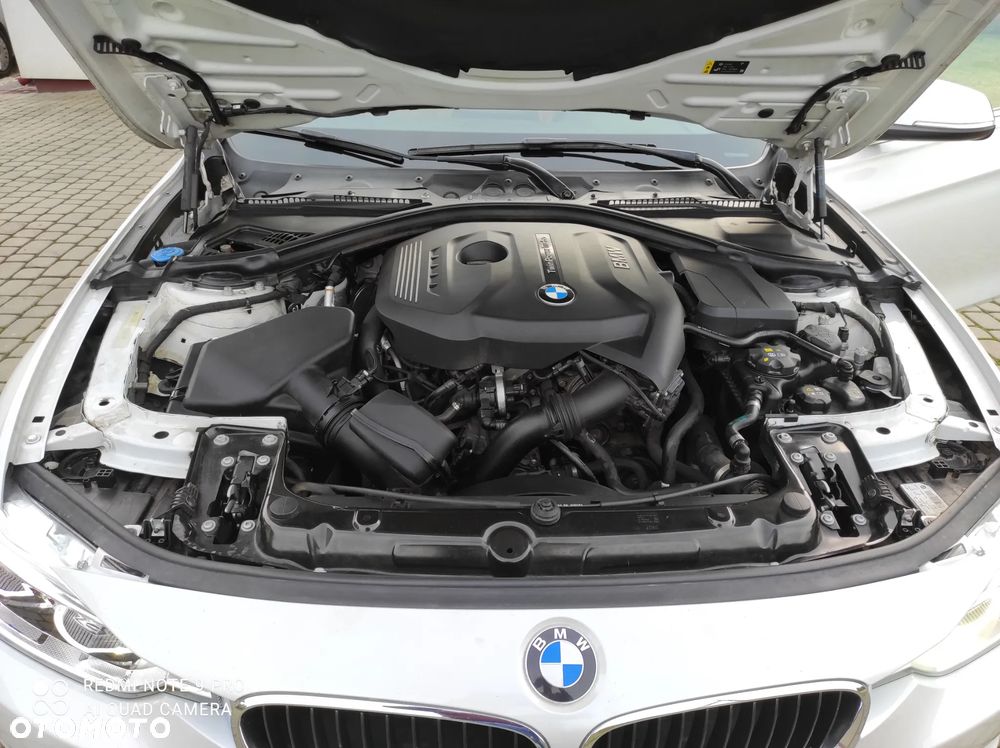BMW Seria 3 330i Sport Line - 12