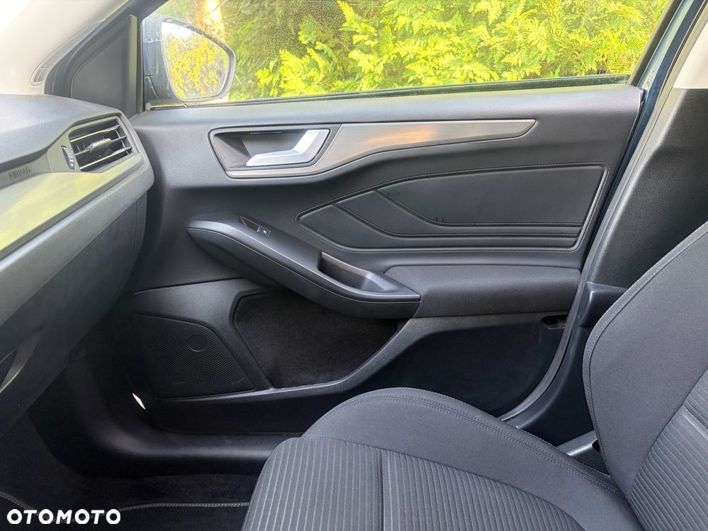 Ford Focus - 32