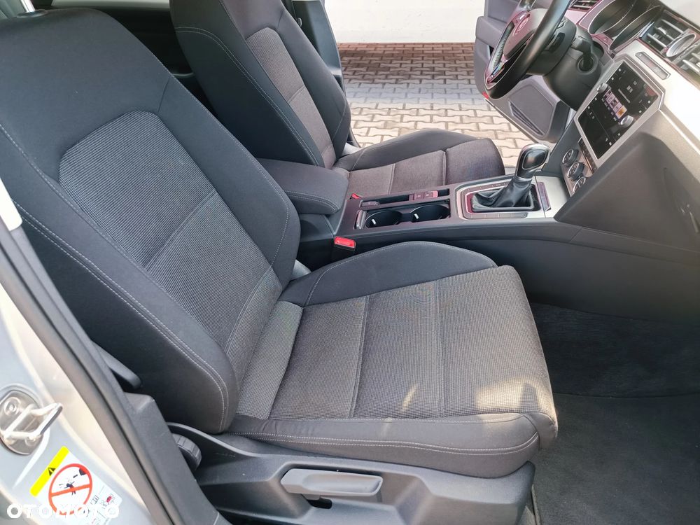 Volkswagen Passat - 15